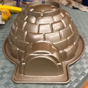 William Sonoma Igloo Cake Pan